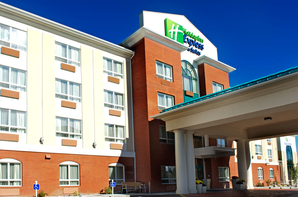 Holiday Inn Express Hotel & Suites Edson image 1